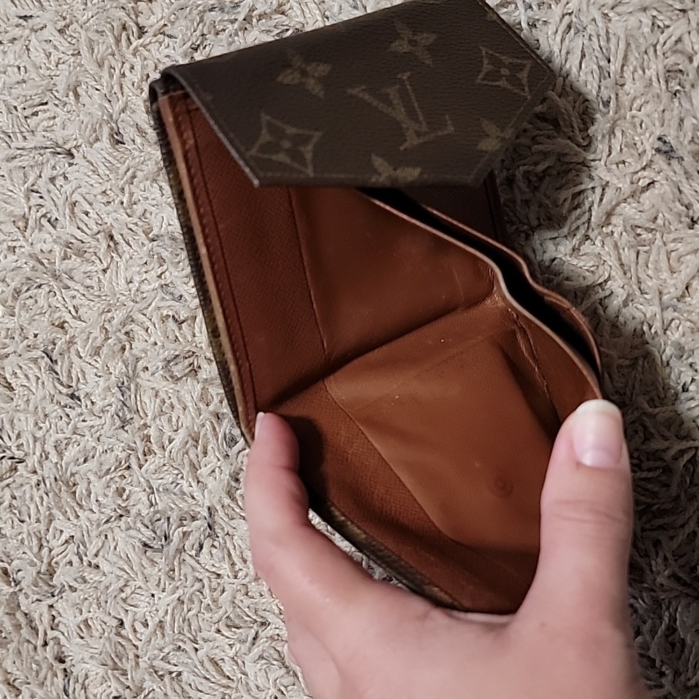 Louis Vuitton Monogram Wallet - Picture 7 of 8